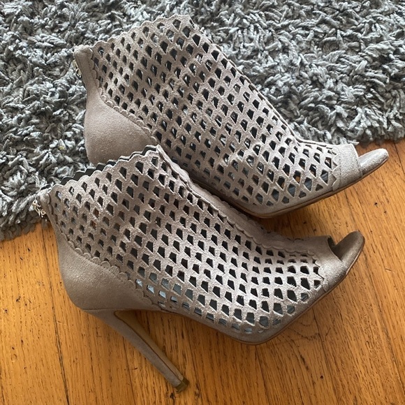 Ivanka Trump Womens Taupe Leather Didia Caged Peep Toe Cut Out Pump Heels 6M - Picture 5 of 9